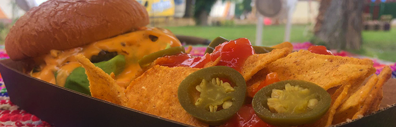 Kétszemélyes hamburger menü Mort Subite meggysörrel a Dunakavics Étteremben, DiamondDeal kuponnal kedvezményesen!