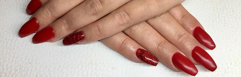 Profi manikűr Szepesi Lillánál az 5. kerületi Maquillage Szalonban, kedvezményes DiamondDeal kuponnal!