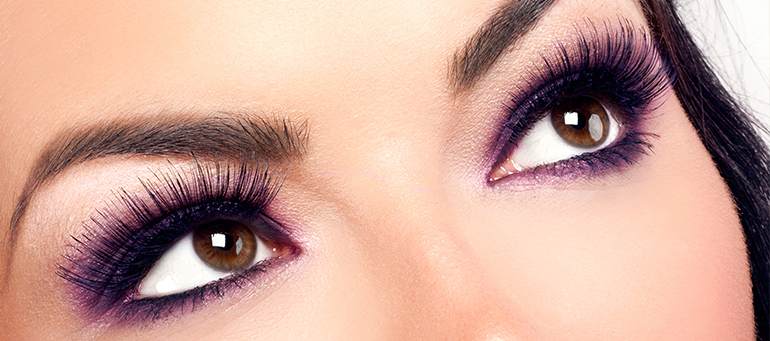 Hosszan tartó göndör pillák