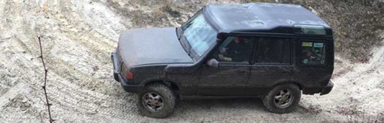 A DiamondDeal kedvezményes kuponjával egy off-road élmény terepjárózáson vehetsz részt valódi terepen, egy 4x4-es Land Rover Discoveryvel