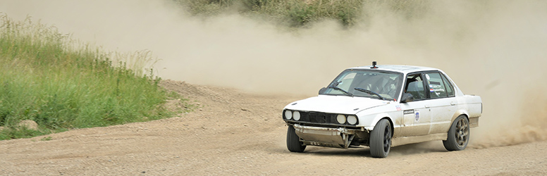 Száguldj, gyorsulj, driftelj kedvedre a BMW E30-ban a Kakucs Ringen, a DiamondDeal ajánlatában most hihetetlen kedvezménnyel!
