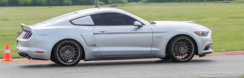 Ford Mustang élményvezetés a Kakucs Ringen, DiamondDeal kuponnal nagy kedvezménnyel!