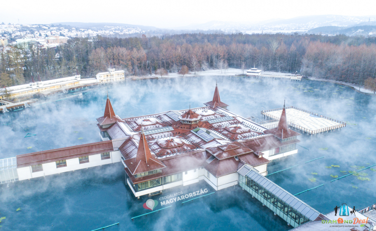 Hévízi fürdőzés a Föld legnagyobb területű melegvizes gyógytavában -  Buszos utazás a Neoline-tól