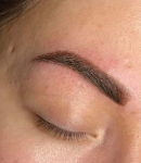 Szemöldöktetoválás púderes, satíros, félsatíros vagy szálas technikával többféle árnyalatban