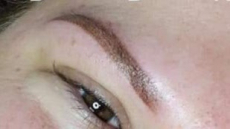 Szemöldöktetoválás púderes, satíros, félsatíros vagy szálas technikával többféle árnyalatban