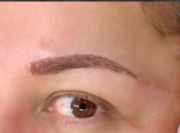 Szemöldöktetoválás púderes, satíros, félsatíros vagy szálas technikával többféle árnyalatban