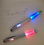 LED-es golyóstoll egyedi szöveggel és touch pen funkcióval