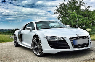Tedd próbára a 420 lóerős Audi R8-at 3, 6, 8 vagy 12 körös élményvezetésen, a Kakucs Ringen!