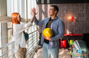 Itt az ideje egy páros Bowling mérkőzésnek! Adjatok bele mindent - 1 óra bowlingozás két fő részére