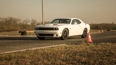 3, 5 vagy 10 kör élményvezetés Dodge Challenger-rel, egy igazi amerikai izomautóval a Kakucs Ringen