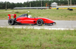 Formula Renault 2.0 élményvezetés, vezess forma autót a Kakucs Ringen 3, 5, 6, 8 vagy 10 körön át!