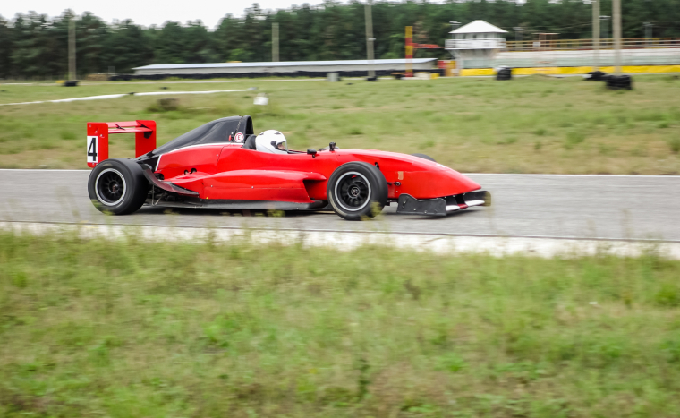 Formula Renault 2.0 élményvezetés, vezess forma autót a Kakucs Ringen 3, 5, 6, 8 vagy 10 körön át!