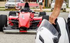 Formula Renault 2.0 élményvezetés, vezess forma autót a Kakucs Ringen 3, 5, 6, 8 vagy 10 körön át!