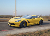 Nyomd a gázt Chevrolet Corvette kormányánál választható 3,5,6,8,10 vagy 12 körön át a Kakucs Ringen!