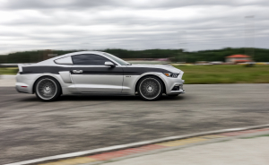 Ford Mustang Eleanor élményvezetés 3, 5, 6, 8, 10 vagy 12 körön át, vezesd az amerikai álomautót