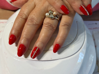 Válts tartós és minőségi körmökre - Manikűrözés gél lakkozással a XI. kerületben