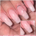 Poly géles körömépítés S-M méretben, 1-1 köröm díszítésével a IV. kerületben