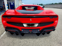 Felejthetetlen élményvezetés egy Ferrari 296 GTB-vel! 3,5,6,8,10 vagy 12 körön át a Kakucs Ringen