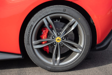 Száguldj egy valódi Ferarri 296 GTB-vel! - 2,3,4,5 vagy 7 körös élményvezetés az Euro ringen