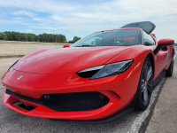 Felejthetetlen élményvezetés egy Ferrari 296 GTB-vel! 3,5,6,8,10 vagy 12 körön át a Kakucs Ringen