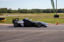 A gyorsulás szerelmeseinek! - Formula bmw versenyautó élményvezetés 5,6,7,8 vagy 10 körön át