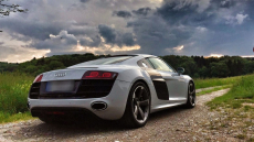 Tedd próbára a 420 lóerős Audi R8-at 3,5,6,8,10 vagy 12 körös élményvezetésen, a Kakucs Ringen!