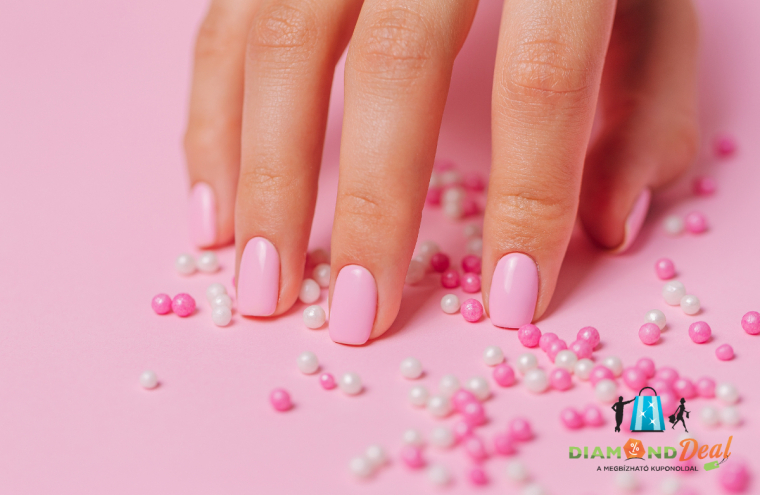 Hosszantartó csodás körmök - S-M méretű zselés műköröm építés, 1-1 köröm díszítésével