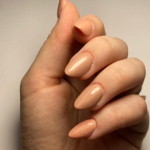 Hosszantartó csodás körmök - S-M méretű zselés műköröm építés, 1-1 köröm díszítésével