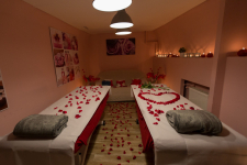 A tökéletes anya-lánya vagy barátnős program - 90 perces prémium virág illóolajos páros masszázs