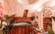 Páros 1 órás jacuzzi extra program rózsaszirmokkal, csokitállal, gyümölcstállal, üdítővel, pezsgővel