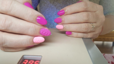 Gyenge vagy töredezett köröm erősítése hardenerrel, géllakkozással és ajándékkal Zuglóban!