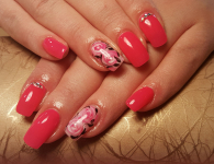 Gyenge vagy töredezett köröm erősítése hardenerrel, géllakkozással és ajándékkal Zuglóban!