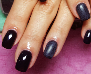 Gyenge vagy töredezett köröm erősítése hardenerrel, géllakkozással és ajándékkal Zuglóban!