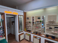 Stílusos egyfókuszú szemüveg vékonyított lencsével, 3 helyszínen a Nesztor Optikától!