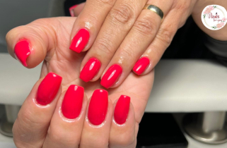 M-es méretű, elegáns műköröm építés sablonnal vagy tippel a XII. kerületi Nails For You szalonban