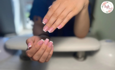 M-es méretű, elegáns műköröm építés sablonnal vagy tippel a XII. kerületi Nails For You szalonban