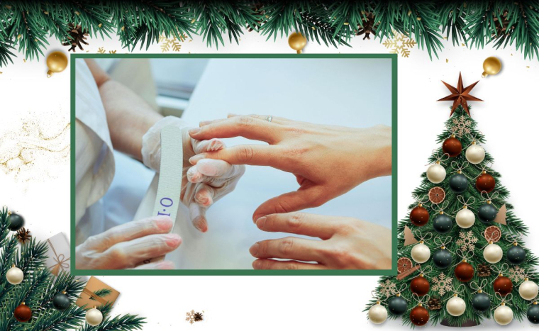 Karácsonyi női manikűr paraffinos kezeléssel és ünnepi kávéval a XII. kerületben