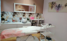 Karácsonyi szépségcsomag hölgyeknek: arcmasszázs, japán manikűr és paraffinos kézápolás, Zuglóban