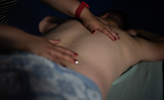 60 perces hátmasszázs köpölyözéssel – természetes módszer a fájdalom enyhítésére, XIII. kerületben