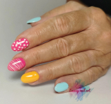 Géllakkozás gépi manikűrözéssel, 1-1 köröm díszítésével. Káprázatos körmök heteken át Zsuzsytól!