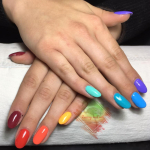 Elbűvölő kezek és lábak! Géllakkozás gépi manikűrrel kézre és lábra Zsuzsynál, a VIII. kerületben