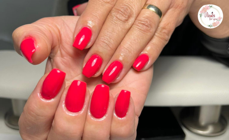 M-es méretű, elegáns műköröm építés sablonnal vagy tippel a XII. kerületi Nails For You szalonban