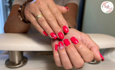 M-es méretű, elegáns műköröm építés sablonnal vagy tippel a XII. kerületi Nails For You szalonban