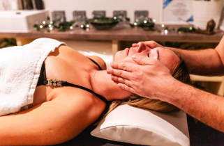 60 perces prémium aromaterápiás masszázs választható időszakban a megújult Diamond Massage & Spa-ban