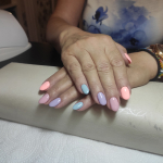 Elbűvölő kezek és lábak! Géllakkozás gépi manikűrrel kézre és lábra Zsuzsynál, a VIII. kerületben