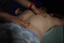 60 perces hátmasszázs köpölyözéssel – természetes módszer a fájdalom enyhítésére, XIII. kerületben