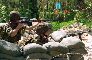 Páros lövészet Dragunov mesterlövész puskával. Lőjetek el egy-egy tárat egyszerre!