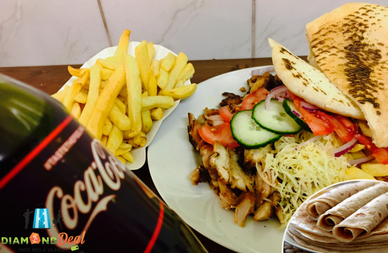 Füstölt sajtos gyros tál, nagy adag sült krumplival, fél liter üdítővel és két palacsintával!