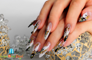 Minőségi műkörömépítés S-M méretben Crystal Nails anyagokkal, díszítéssel és egy töltéssel!