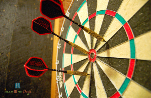 Egy havi darts bérlet, egy verseny nevezéssel és egy kezdő, steel nyílkészlettel